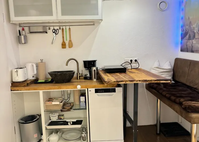 Schoene Souterrain In Mit Sauna! *